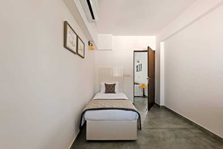 Bedroom 4 image 1