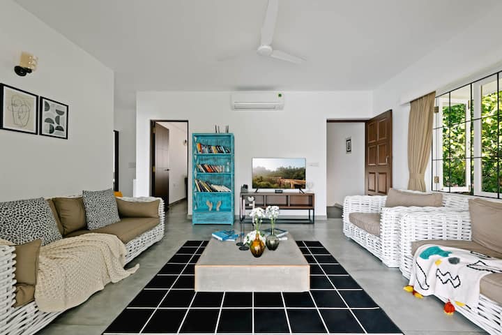 Living room image 1