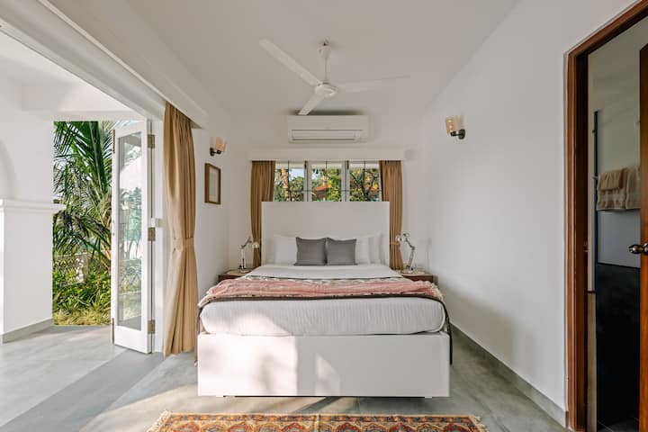 Bedroom 1 image 2