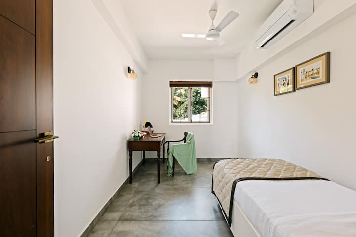 Bedroom 4 image 2