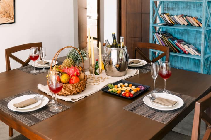 Dining area image 2