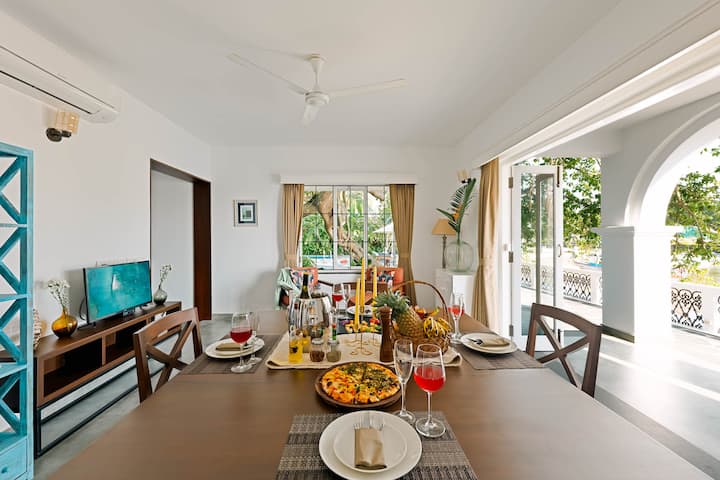 Dining area image 1