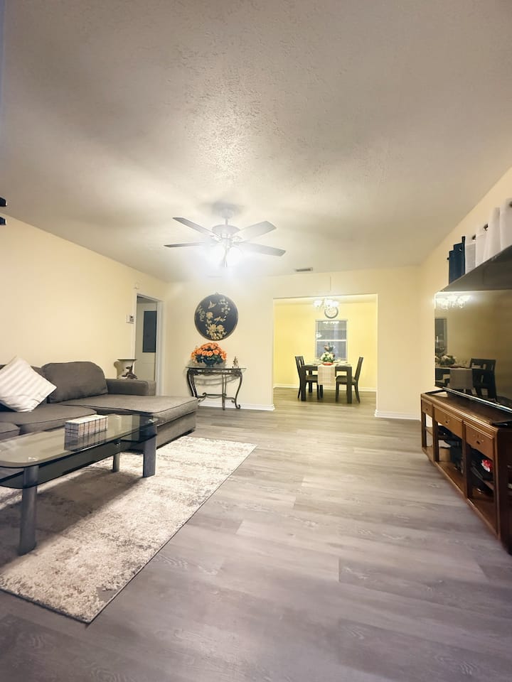 Private & Peaceful Stay Near Downtown - 3br House - Jacksonville