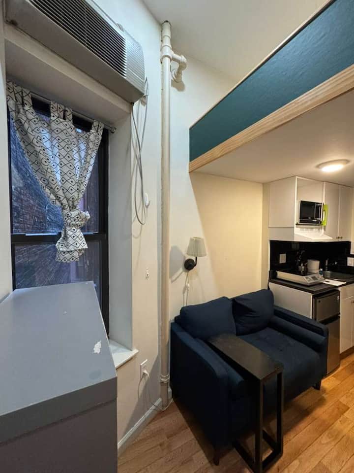 Times Square Tiny Shared Bath Private Studio #5107 - Queens, NY