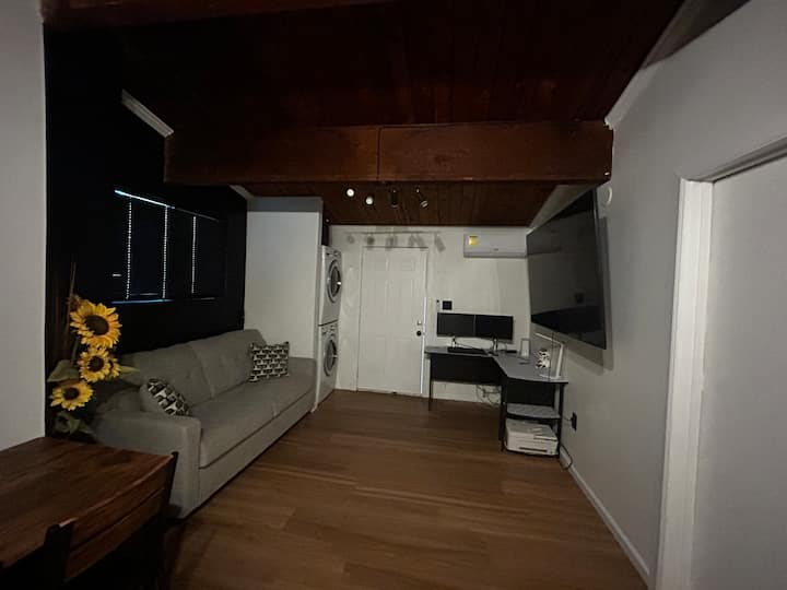 Cozy Guest Suite - Bakersfield, CA