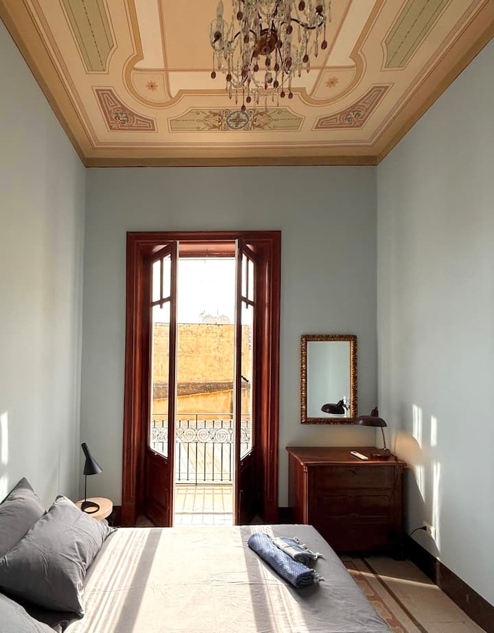 Schlafzimmer 1