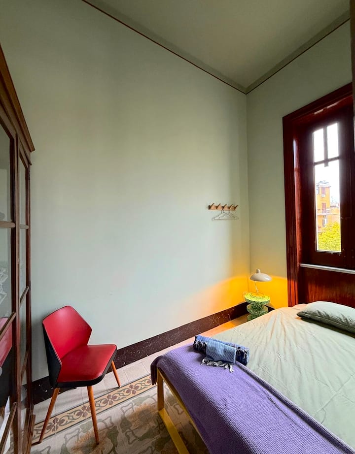 Das zweite Schlafzimmer hat ein kleineres Doppelbett mit einer Breite von 120 cm.