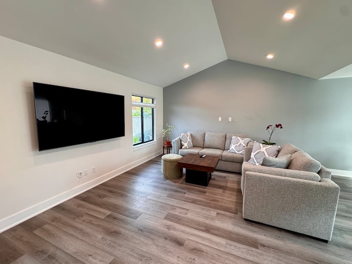 New, Quiet, Chic, Modern Comfort In Cupertino. - Cupertino, CA
