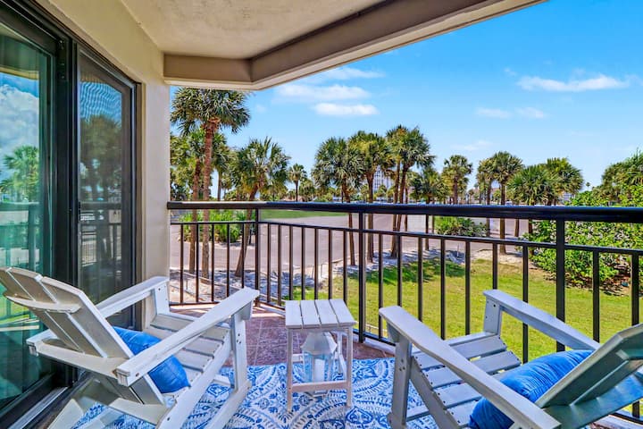 Contemporary Gulf Coast Gem Near Beach W/ Balcony - St. Pete Beach, FL
