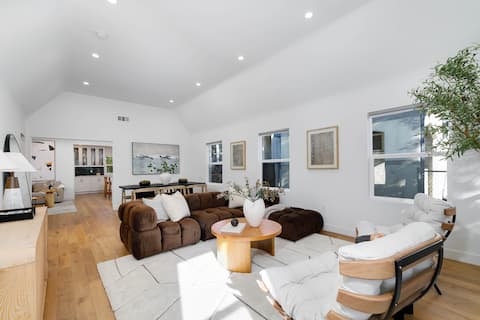 Successful Airbnb property: Modern Mid-Wilshire Escape | Prime Spot in Mid Wilshire