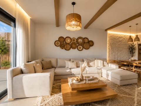 Boutique Boho Retreat, mins to CFC and 5A / 6