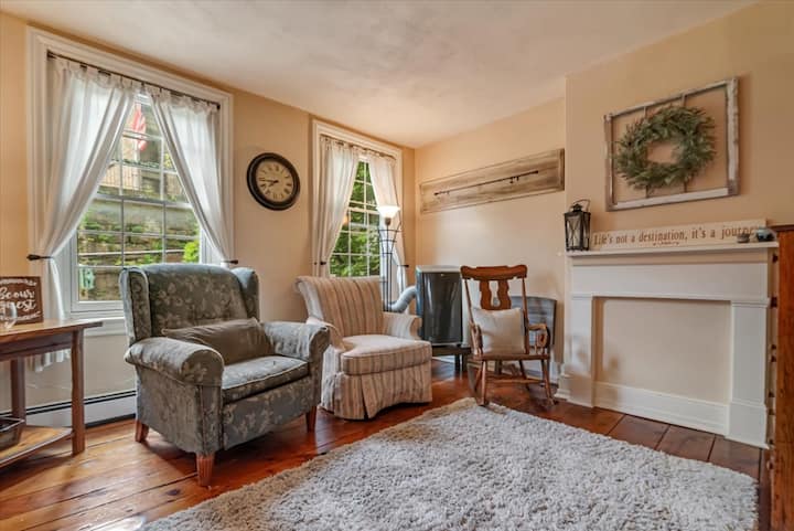 Romantic Jim Thorpe Suite W/ Clawfoot Tub - Lehighton, PA