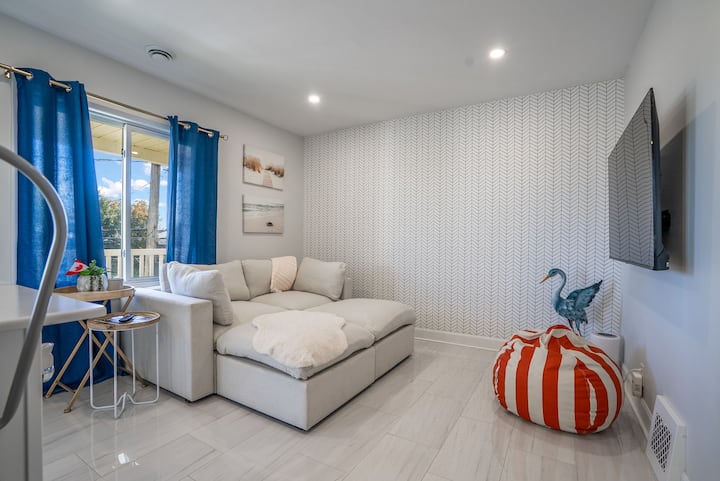 River Front | Free Parking | Newly Renovated - Cornwall