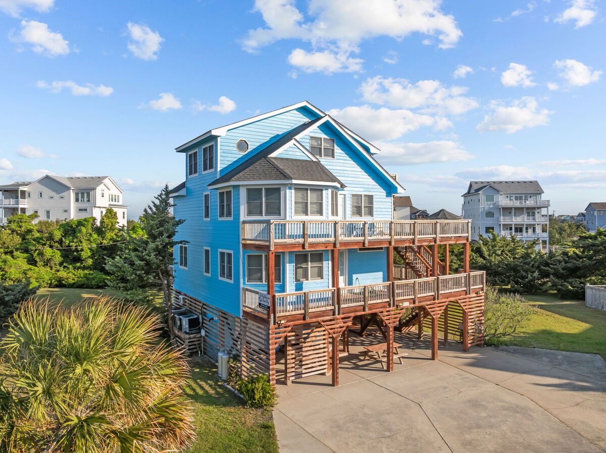 Beach Getaway with Top Deck Views | Pet Friendly