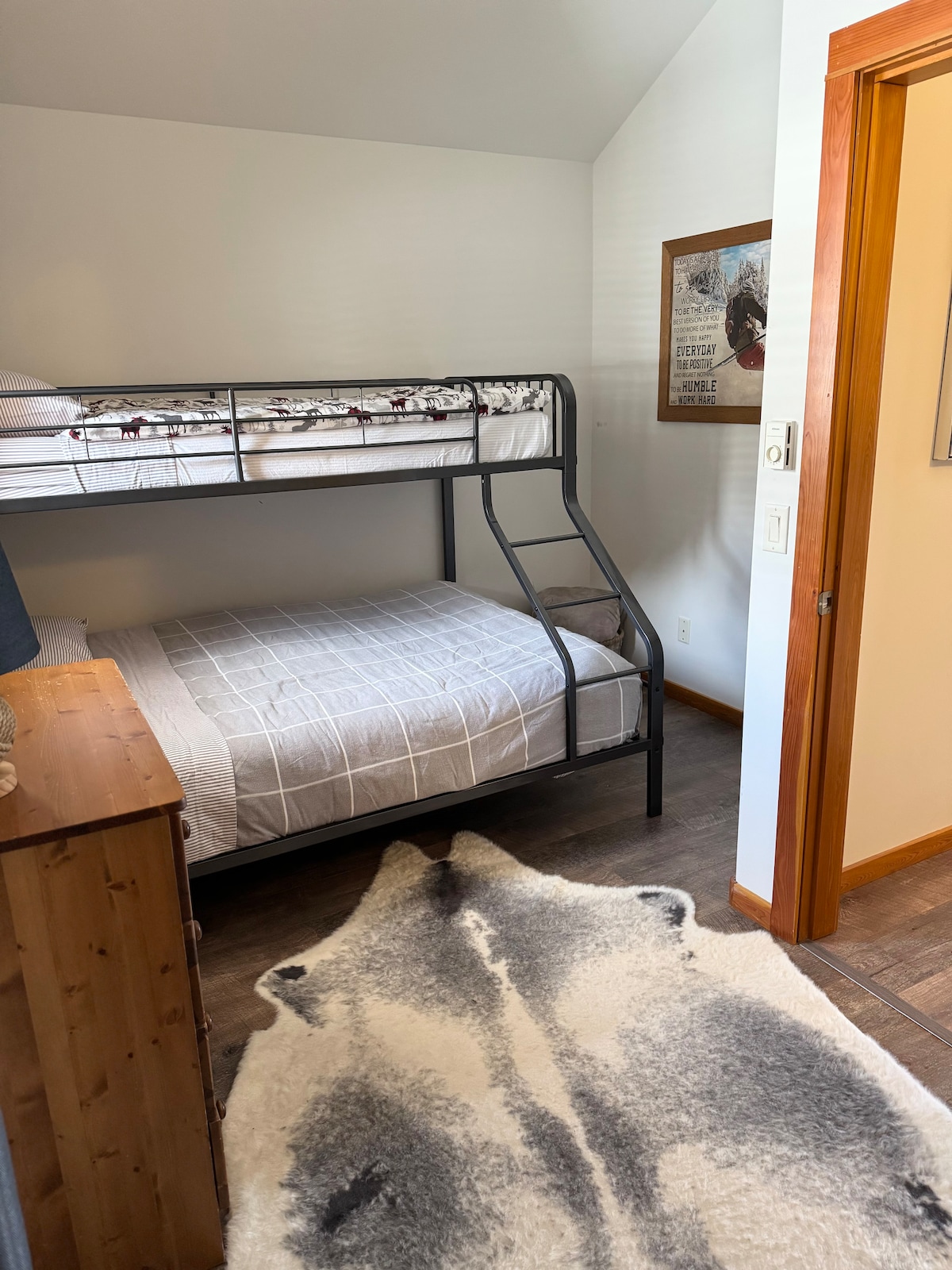 顶楼第二间卧室