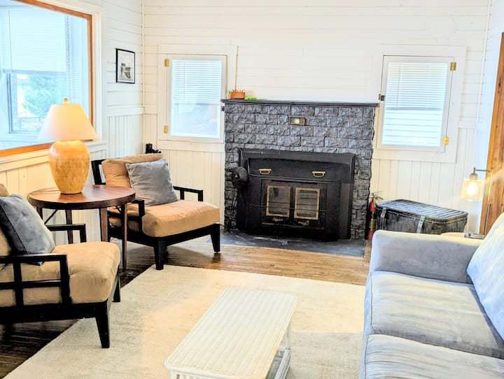 Mullett Lakefront Cottage | Dock | Sleeps 12 - Mullett Lake, MI