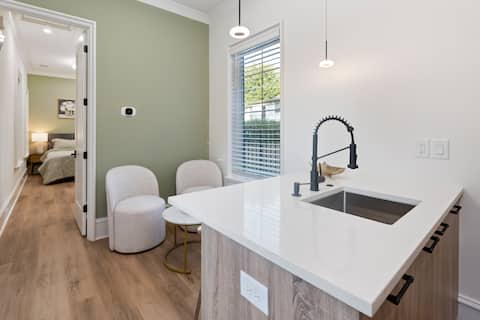 Top Airbnb: Modern & classy Midtown Retreat in Cherry