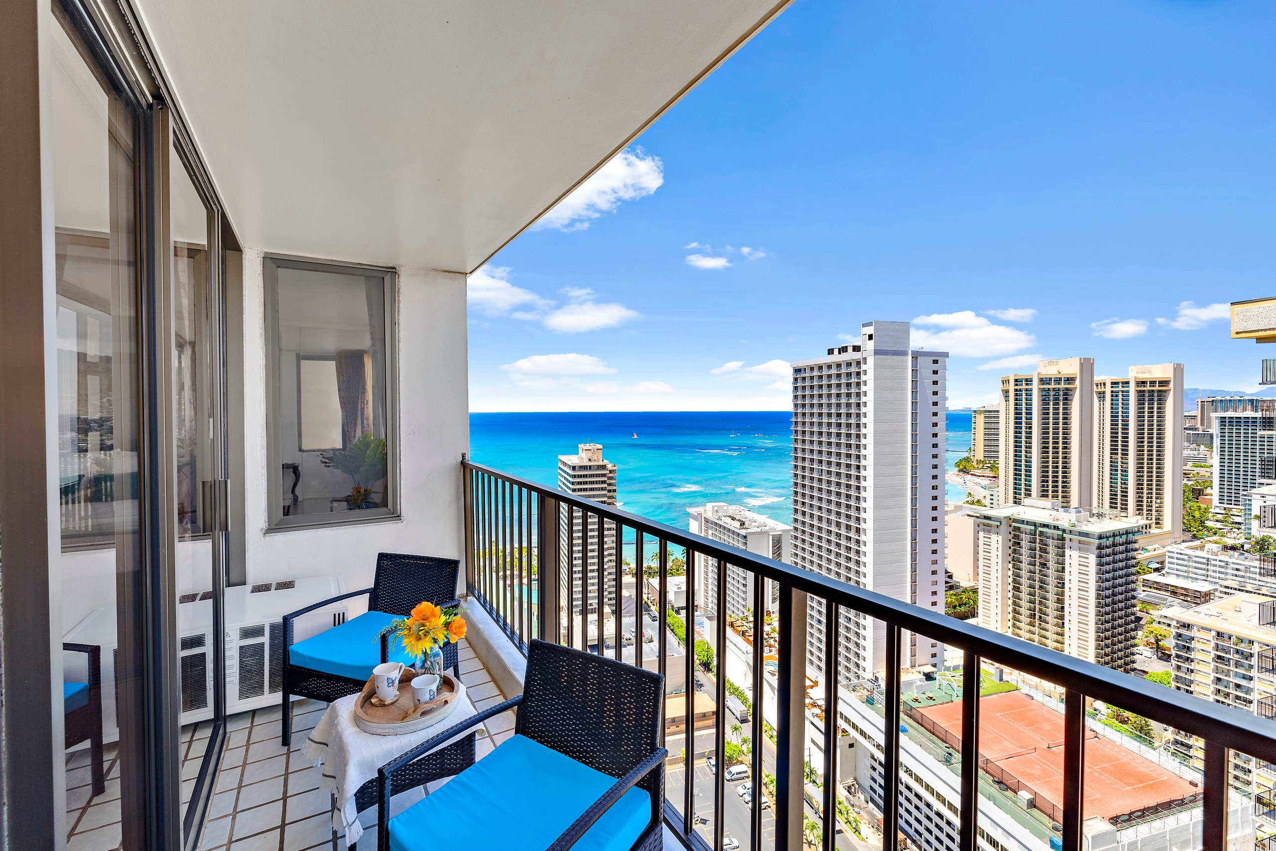 Condo in Honolulu · ★4.77 · 1 bedroom · 2 beds · 1 private bath - Image 23