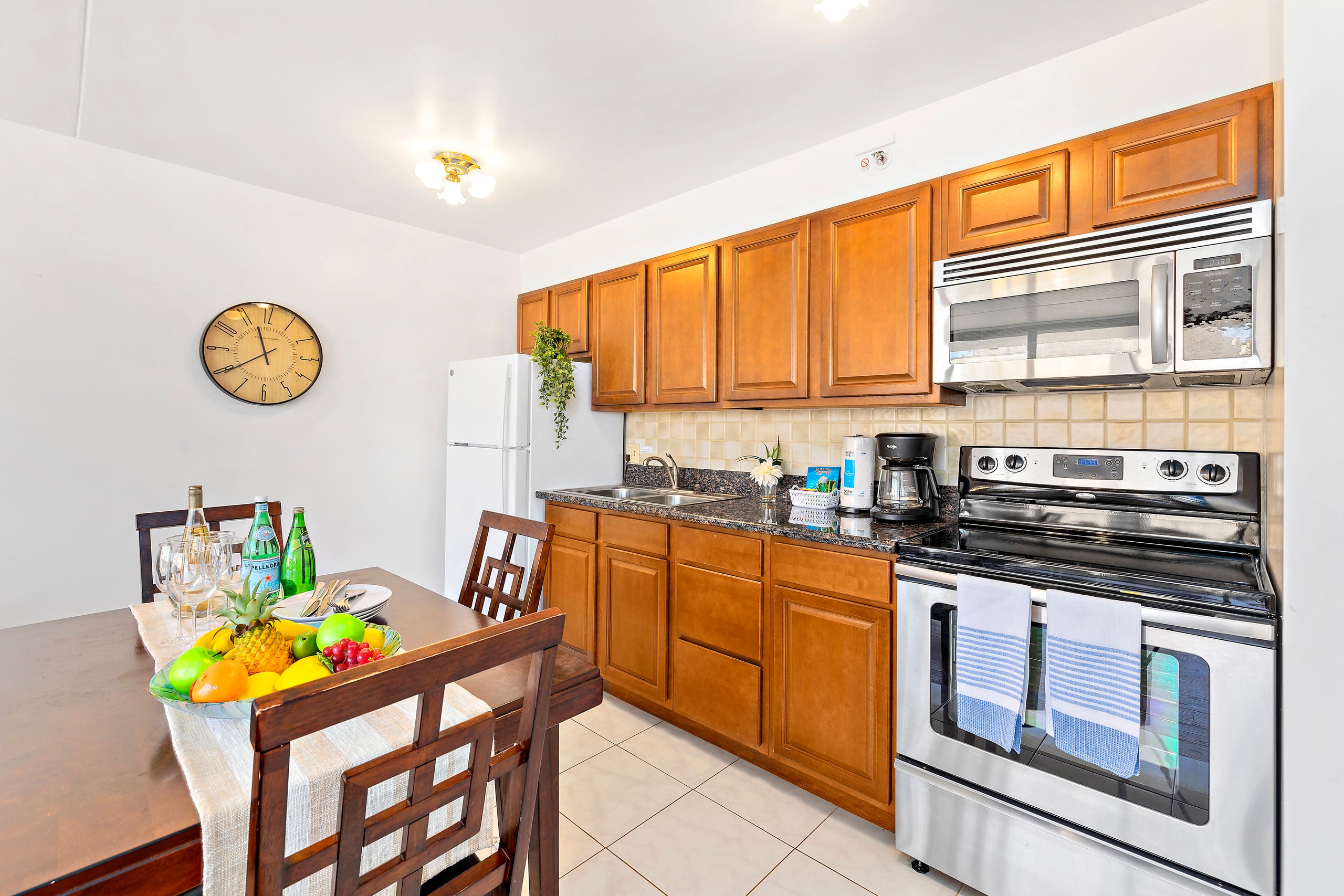 Condo in Honolulu · ★4.77 · 1 bedroom · 2 beds · 1 private bath - Image 12