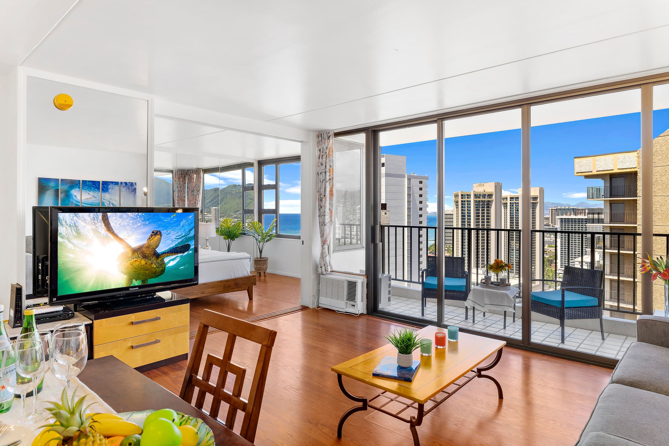 Condo in Honolulu · ★4.77 · 1 bedroom · 2 beds · 1 private bath - Image 6