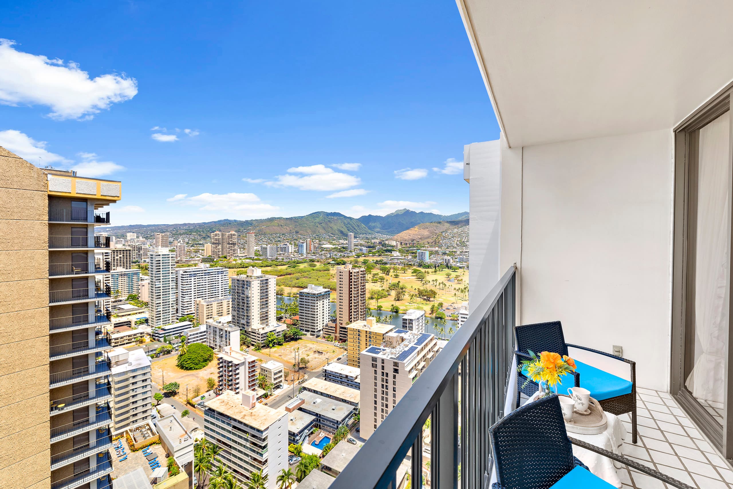 Condo in Honolulu · ★4.77 · 1 bedroom · 2 beds · 1 private bath - Image 24