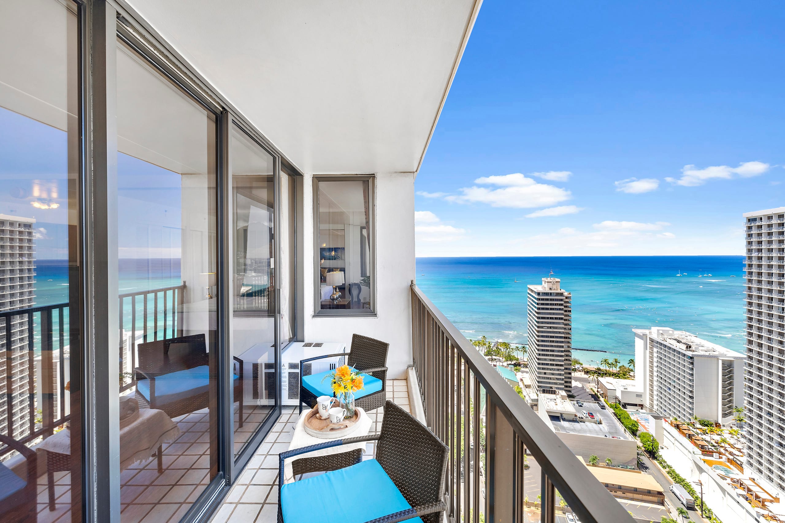 Condo in Honolulu · ★4.77 · 1 bedroom · 2 beds · 1 private bath - Image 4