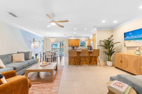 Successful Airbnb property: NEW! Playfish - Fishing | Arcades | Movie Room in Largo