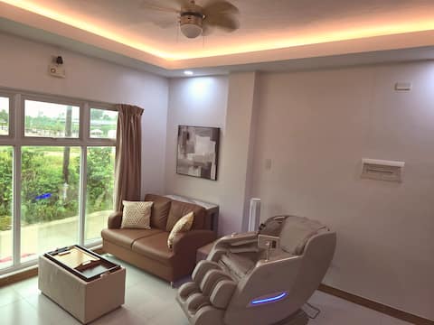XeCutive Residence #2 : Queen Bed & Massage Chair