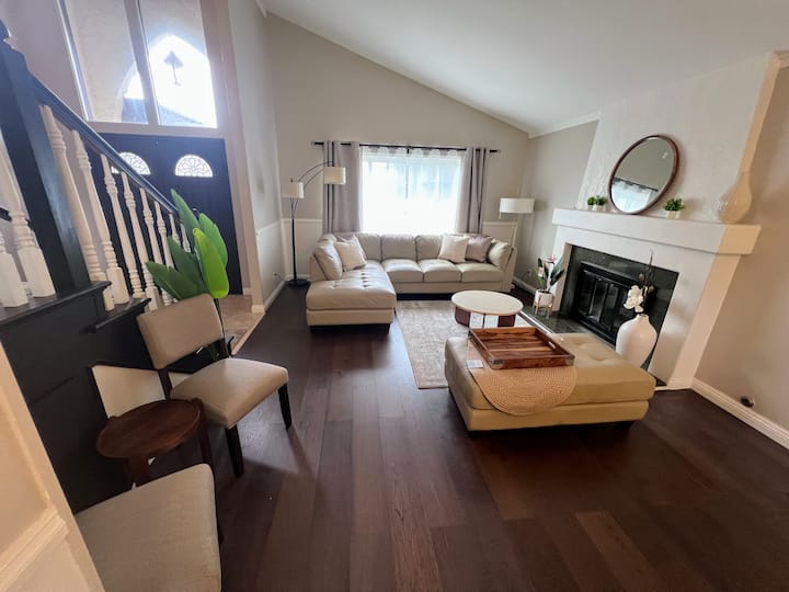 Spacious 5br Furnished Orange Home | Monthly Stays - Orange County, CA