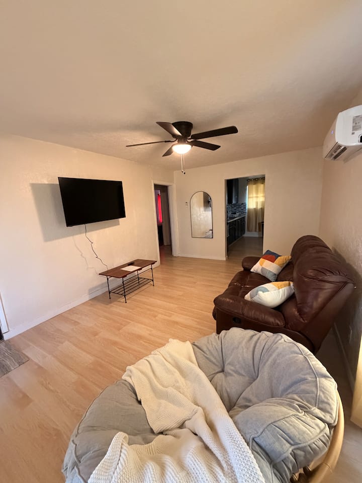 Roswell Crash Pad - Roswell, NM