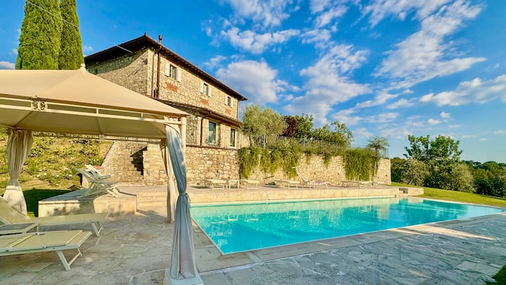Villa With Infinity Pool In The Tuscan Hills - Tuscany
