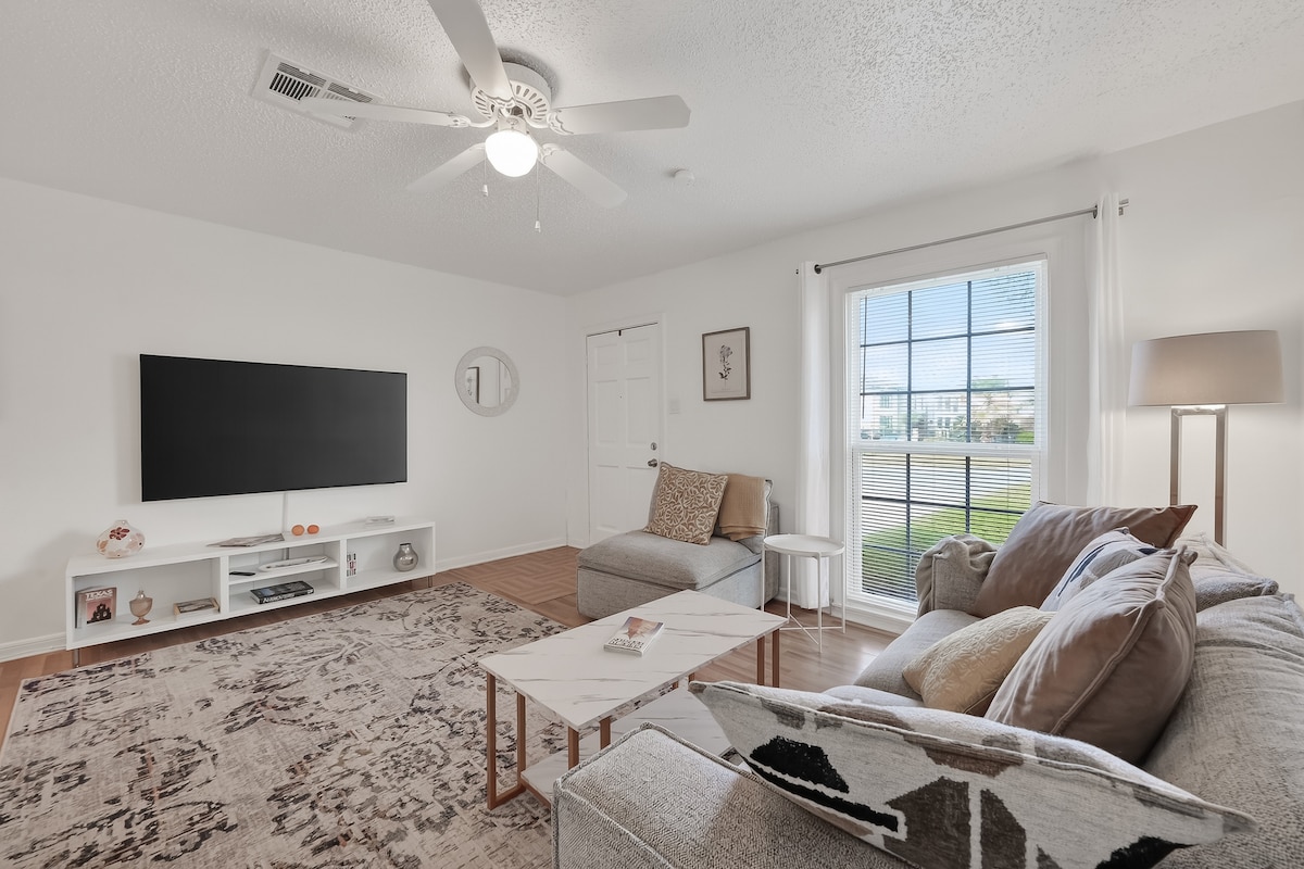 Successful Airbnb property: Cozy Bungalow in the Galleria in Greater Uptown