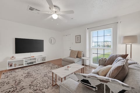Successful Airbnb property: Cozy bungalow in the Galleria - pet friendly in Greater Uptown