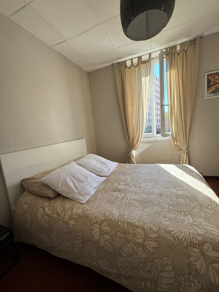 Appartement - T2 Lumineux Avec Balcon - Marseille