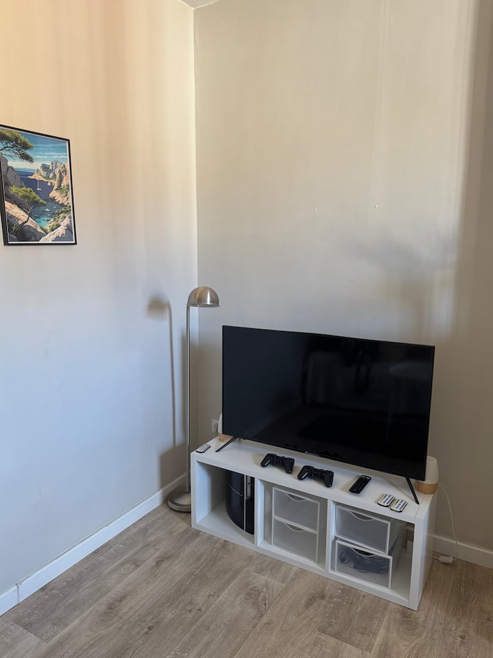 Appartement - T2 Lumineux Avec Balcon - Marseille