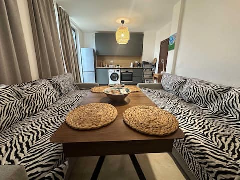 Top Airbnb: Modern apartment with sea view close to the beach in Бургас