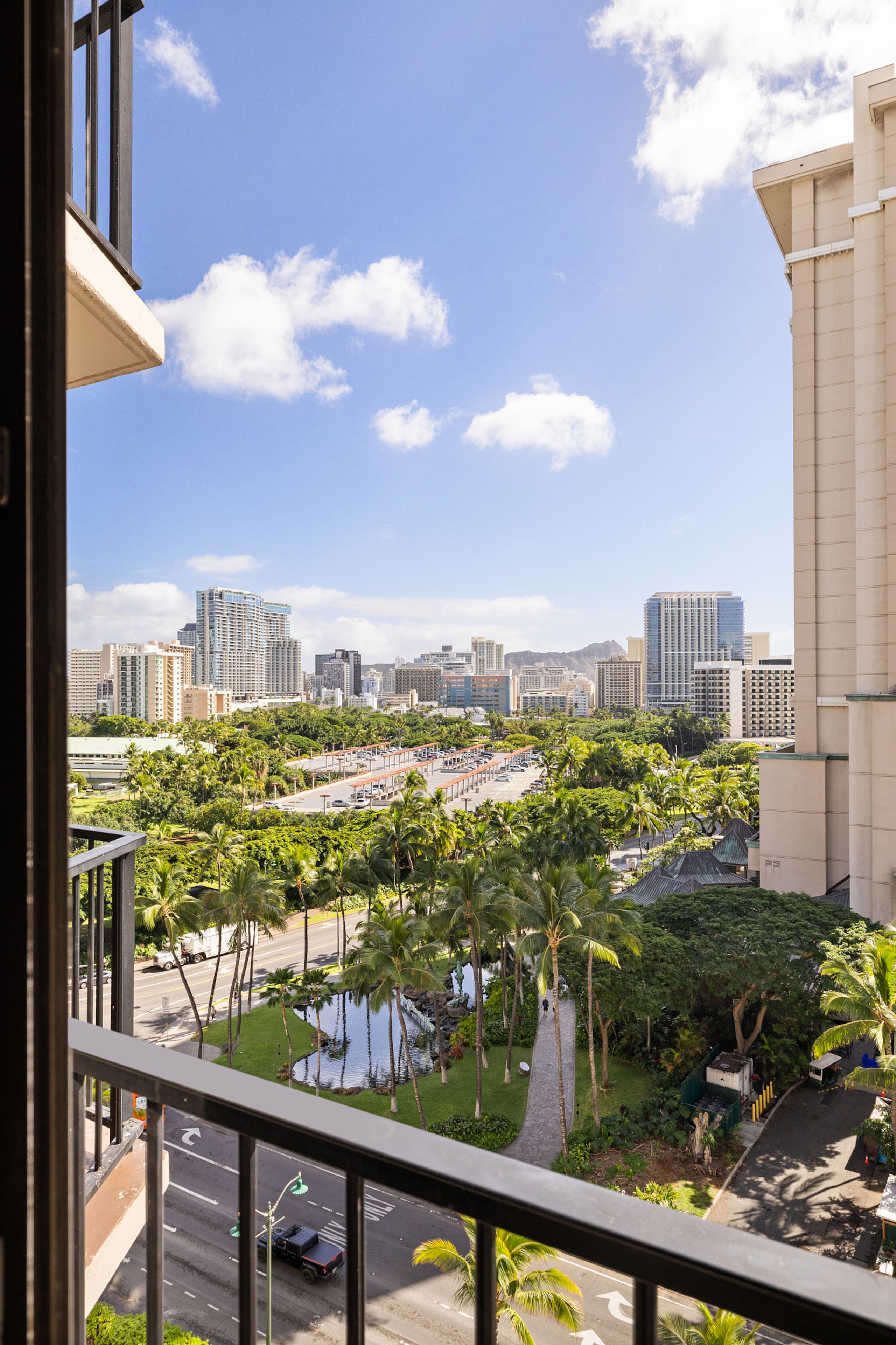 Tropical Waikiki Getaway with Free Parking - Image 3