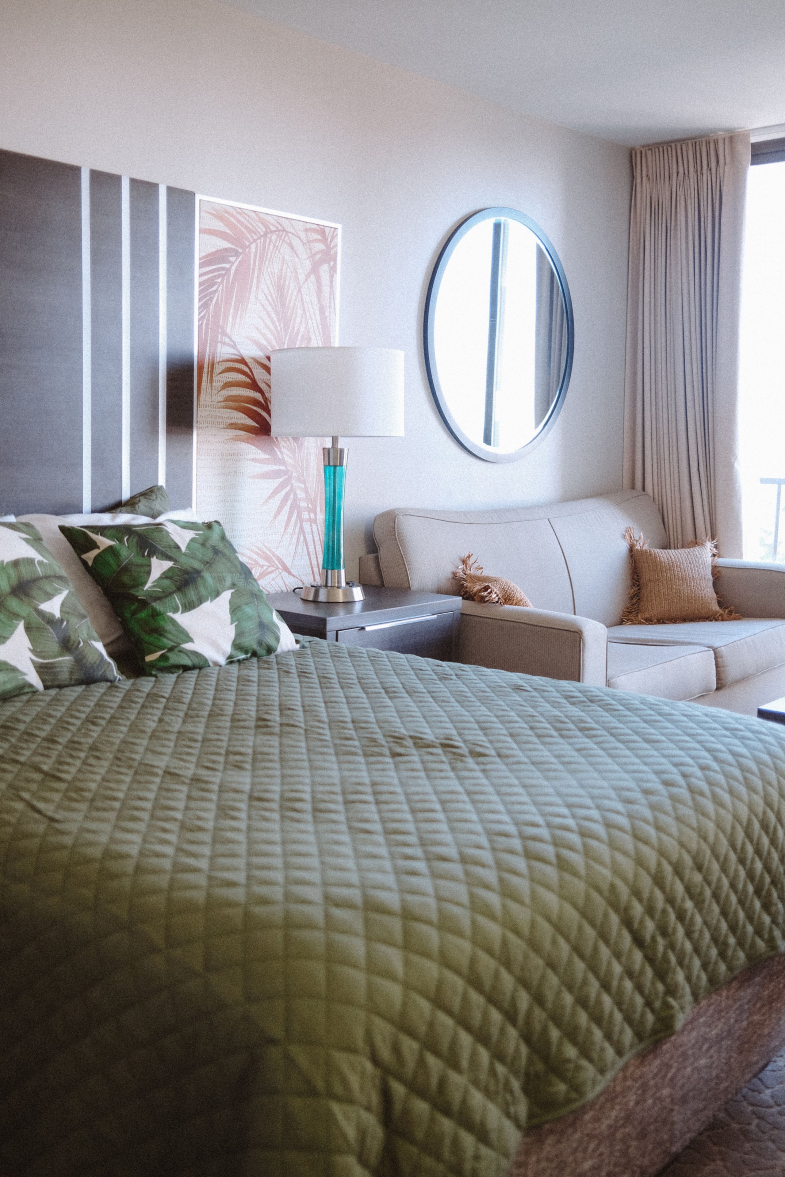 Tropical Waikiki Getaway with Free Parking - Image 18