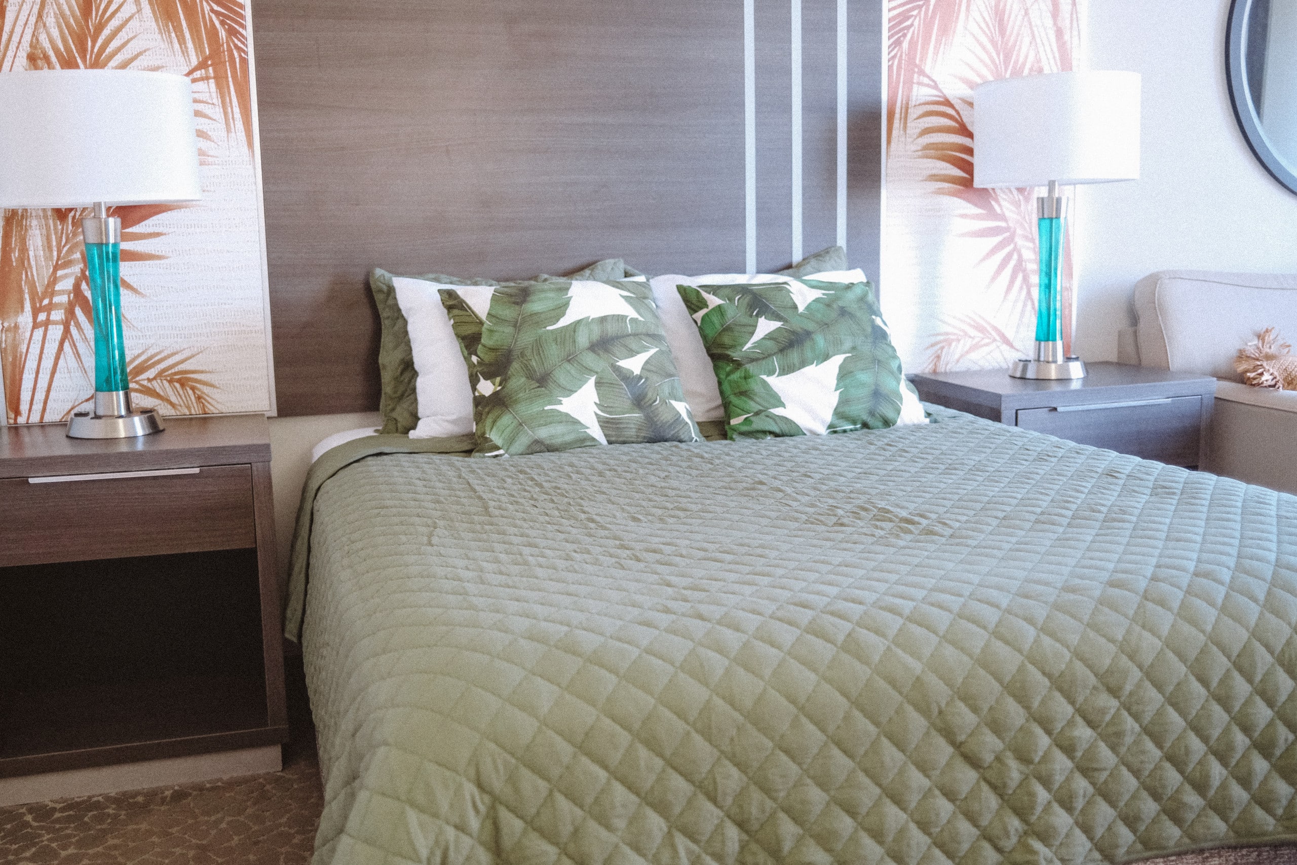 Tropical Waikiki Getaway with Free Parking - Image 21