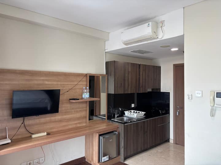 Modern And Fully Furnished Studio At Puri Orchard - West Jakarta