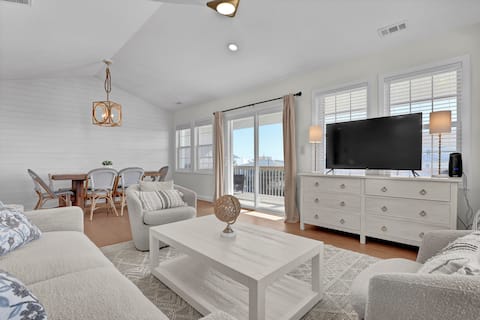 Ocean Views | Rooftop Perch | Walk to Beach