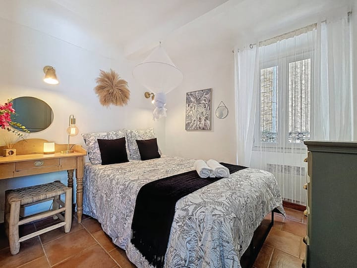 Habitación Jungla (cama 135x185), ambiente exótico y natural