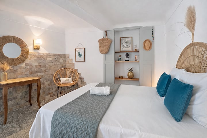 Habitación Bohème (cama 160x200), espaciosa y elegante.