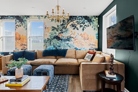 Successful Airbnb property: *NEW!* Group Oasis-Fire, Hottub, Games! Near DT! in Evanston