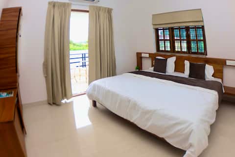 2BHK Poolside Apt• Near Panjim