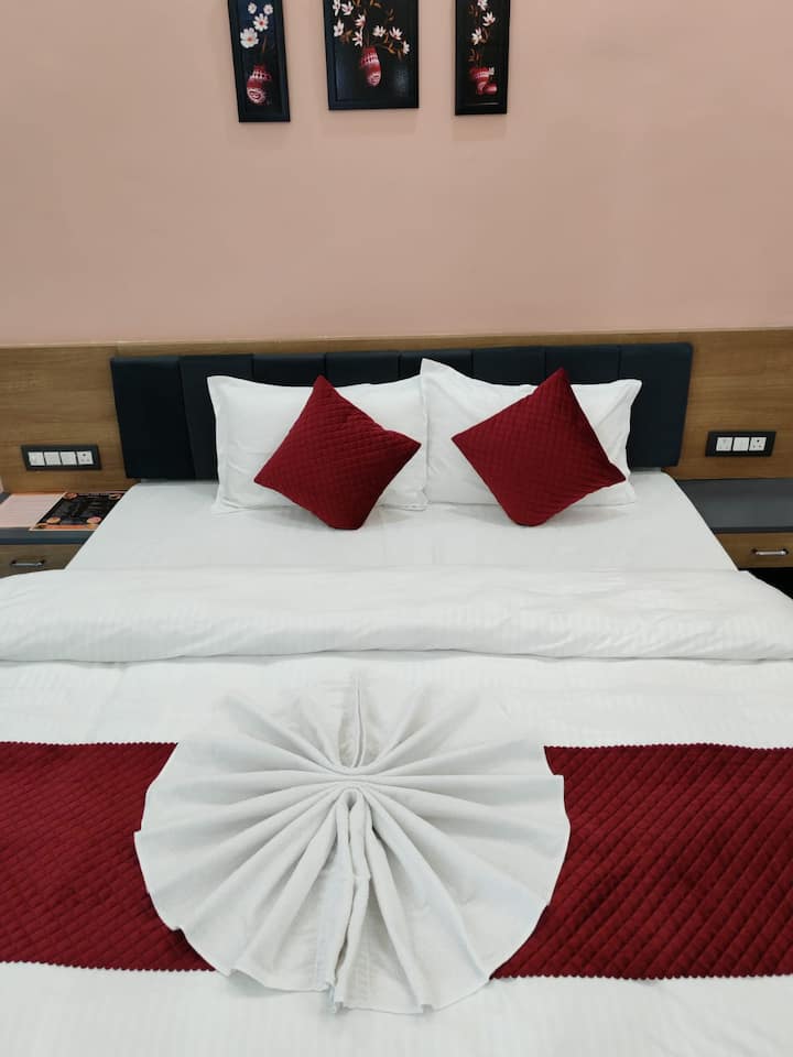 Hotel Phir Aana| Budget-friendly| Non-ac Fan Rooms - Ayodhya