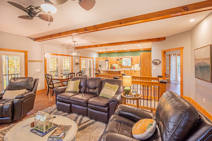 Mountain Views, Pet-friendly, Screened In Porch - Dahlonega, GA