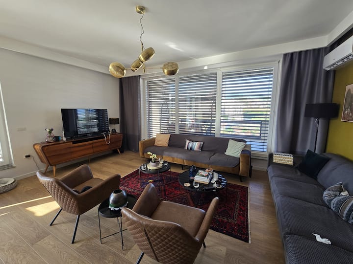 Sunshine Penthouse with Parking - 3 Bedrooms