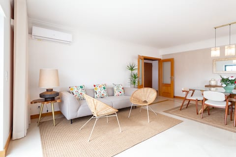 Top performing Airbnb: Carcavelos Beach Dream House in União Das Freguesias De Carcavelos E Parede