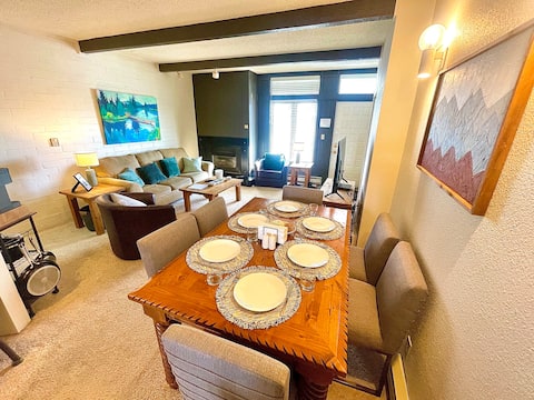 Popular Airbnb listing: Ski-in/Ski-out Mountain Retreat 70 steps from base in Steamboat Springs
